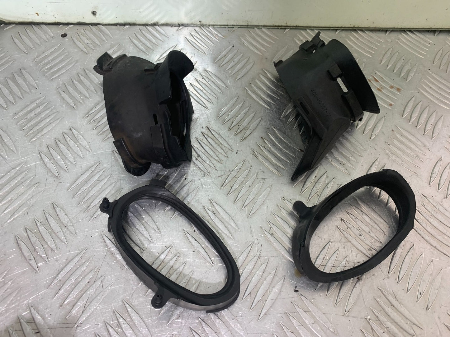 YAMAHA YZF R1 4C8 AIR TUBE RUBBERS  YEAR 2007-2008 (CMB1237)
