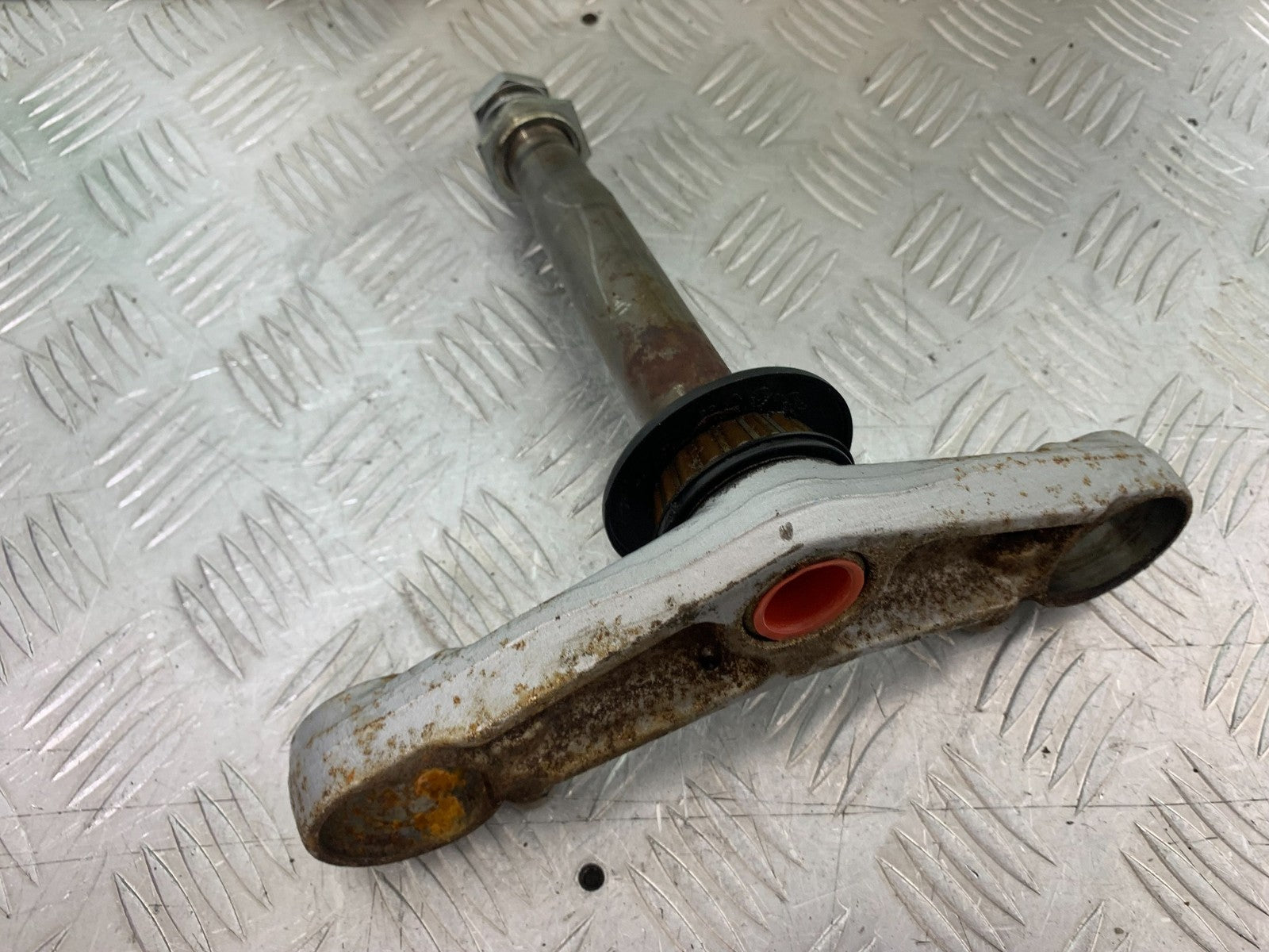 TRIUMPH 955i SPRINT ST BOTTOM YOKE  YEAR 1999-04 (CMB1230)