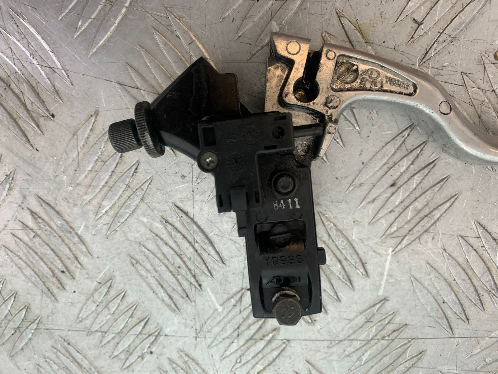 YAMAHA XVS 1300 MIDNIGHT STAR CLUTCH LEVER AND BRACKET YEAR 2007-16 (CMB1200)