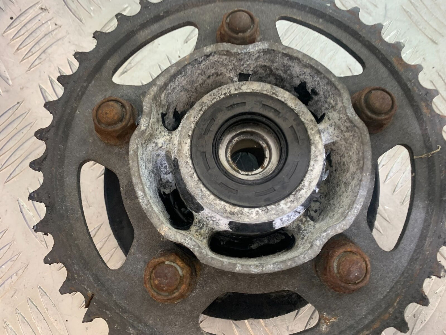 HONDA CB600 CB 600 HORNET REAR SPROCKET CARRIER   YEAR 1998 -2002 (CMB1126)