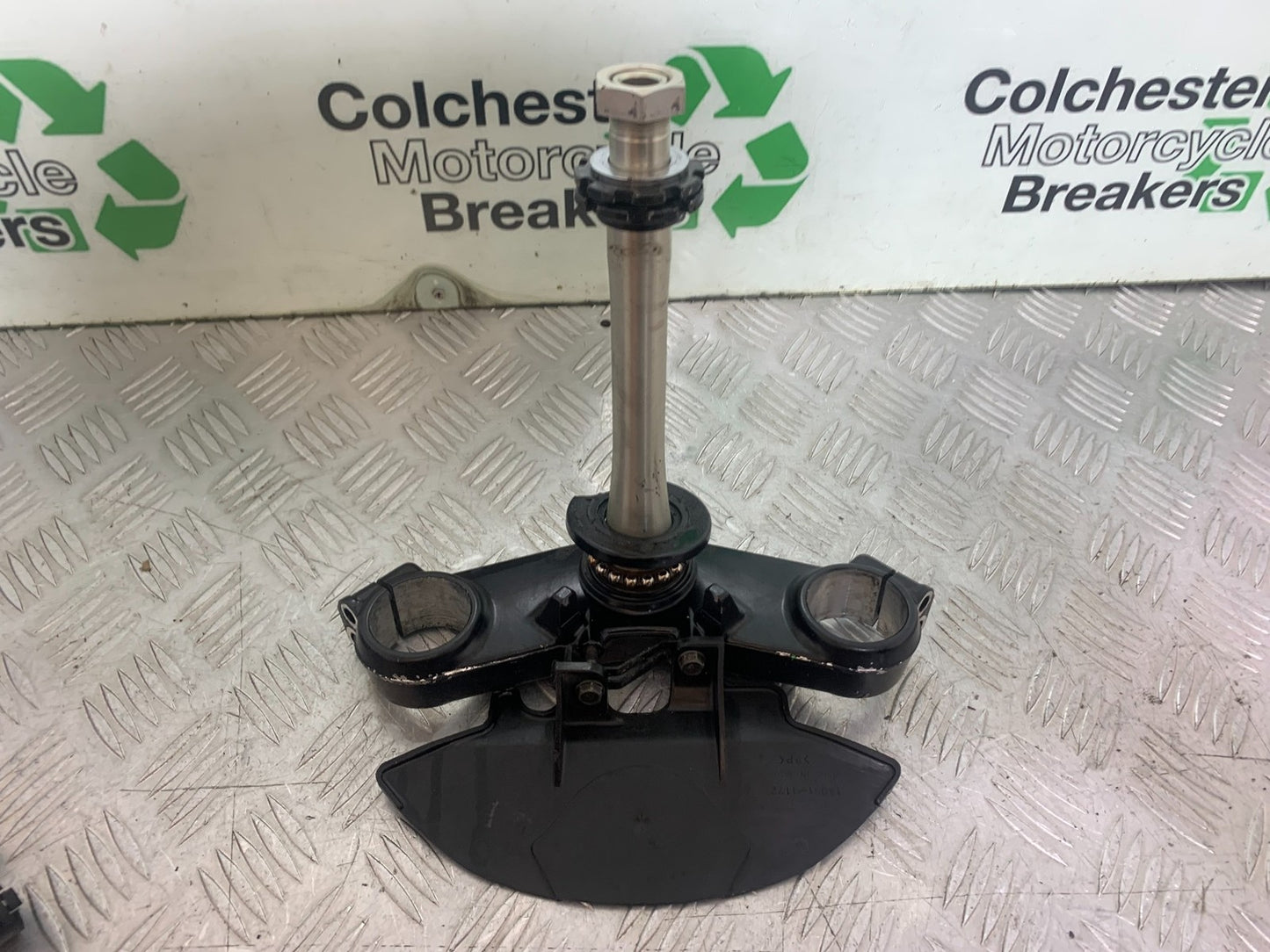 KAWASAKI ZX9R ZX9 E1  BOTTOM YOKE     YEAR 2000-01 (CMB1171)