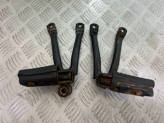 HONDA CBF125 CBF 125 REAR HANGERS AND PEGS YEAR 2009-14 (CMB1182)