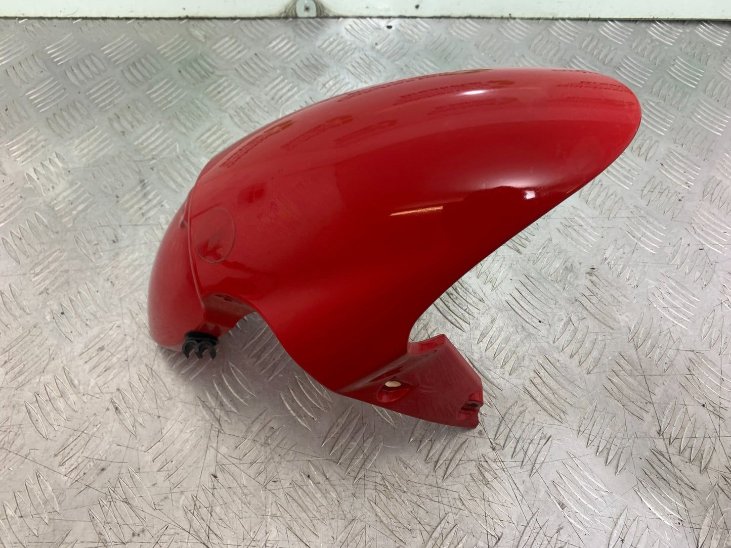 TRIUMPH 675 STREET TRIPLE R FRONT MUDGUARD (DAMAGED) YEAR 2013 - 2016 (CMB1221)