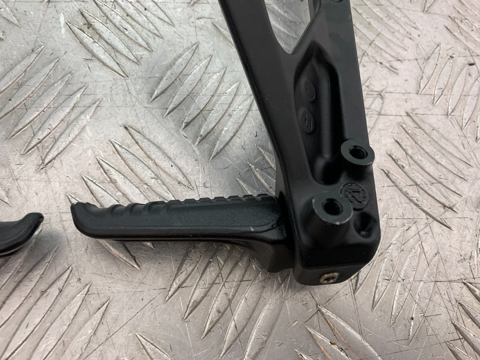 KTM 1290 SUPER DUKE R REAR HANGERS AND PEGS    YEAR 2020-2024 (CMB1272)