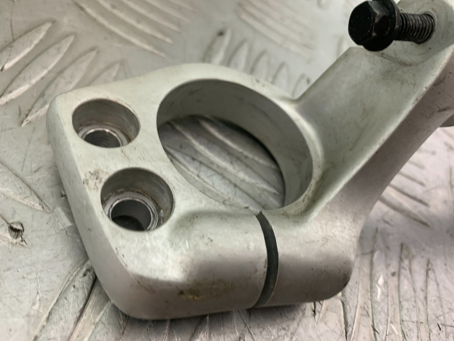 TRIUMPH 955I SPRINT RS RIGHT HANDLEBAR   YEAR 1999-03 (CMB1313)