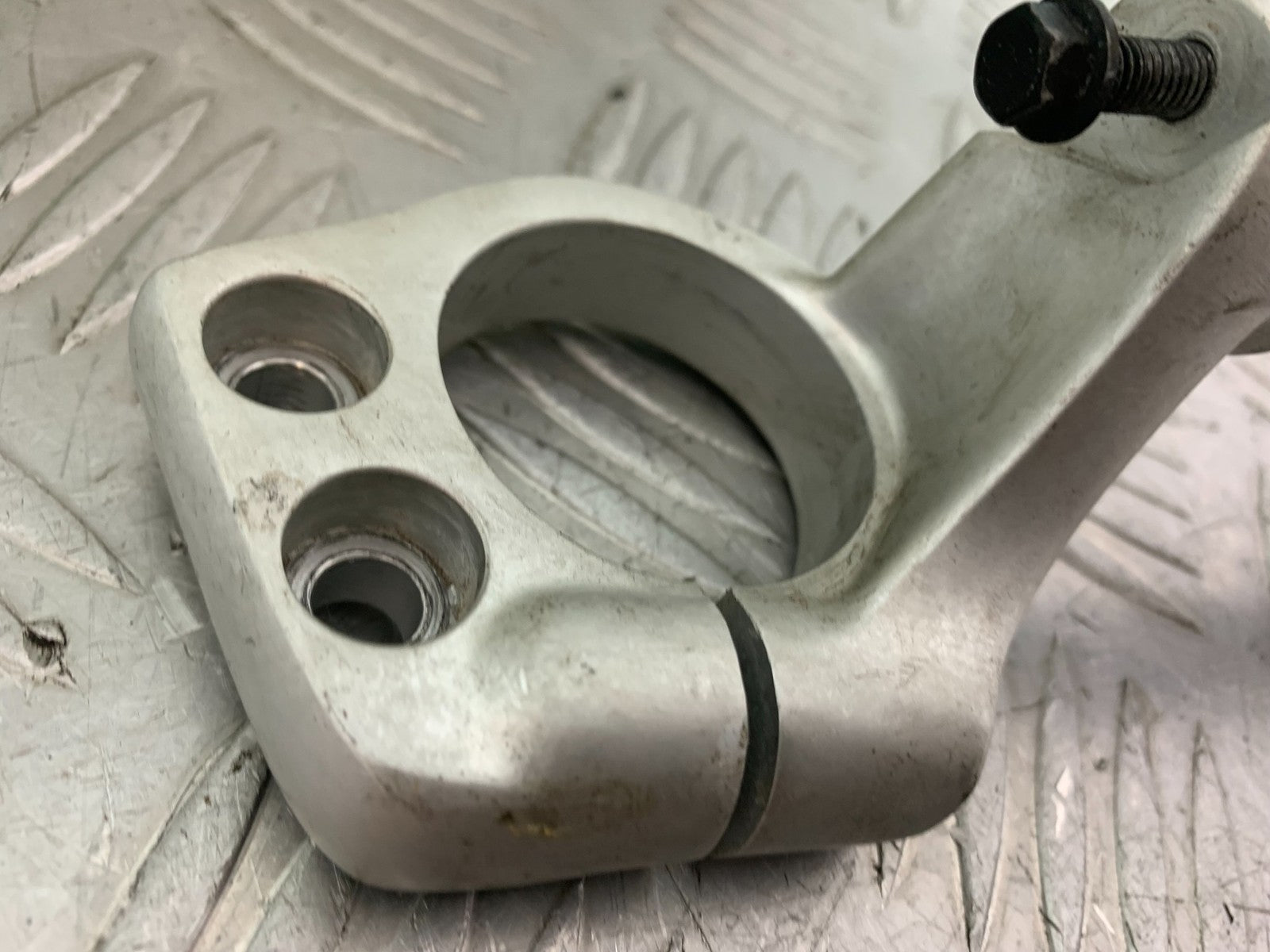 TRIUMPH 955I SPRINT RS RIGHT HANDLEBAR   YEAR 1999-03 (CMB1313)