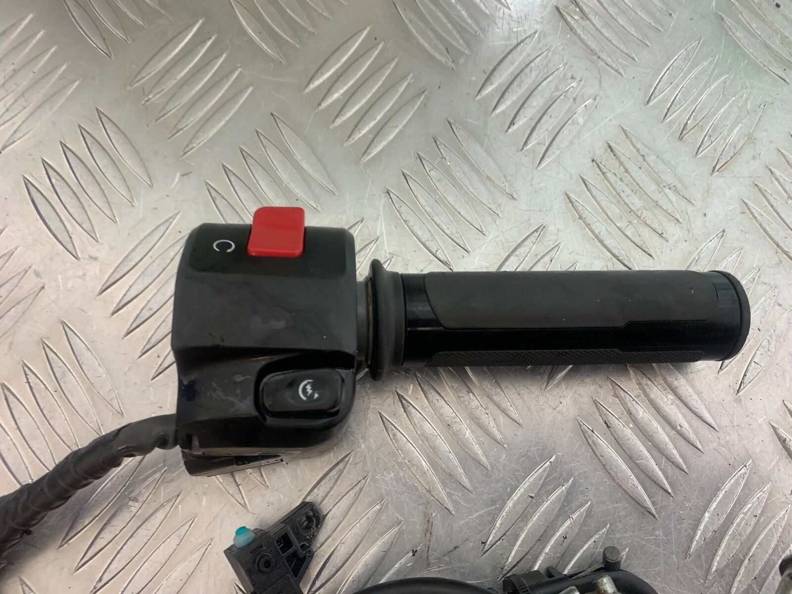 HONDA VFR400 VFR 400 NC21 THROTTLE CABLES & SWITCH GEAR  YEAR 1986-87 (CMB1043)