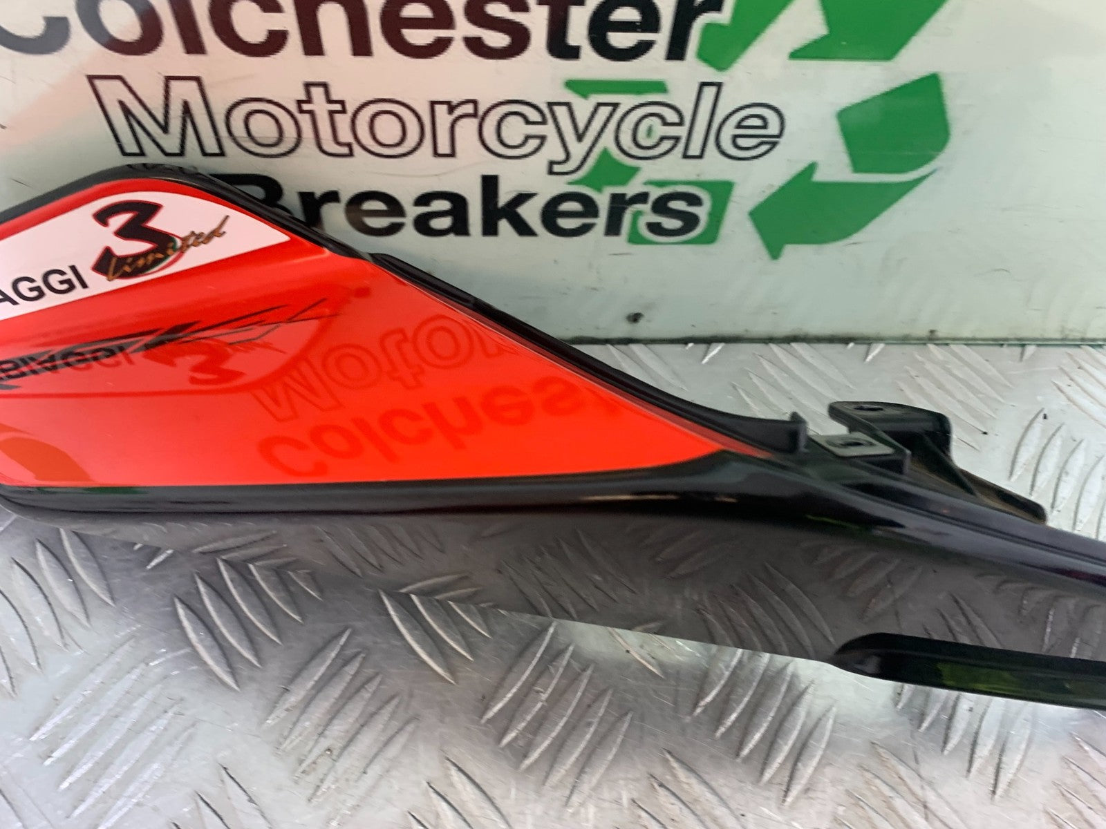 APRILIA RSV4 FACTORY RIGHT SEAT PANEL  YEAR 2009-2012 (CMB1224)