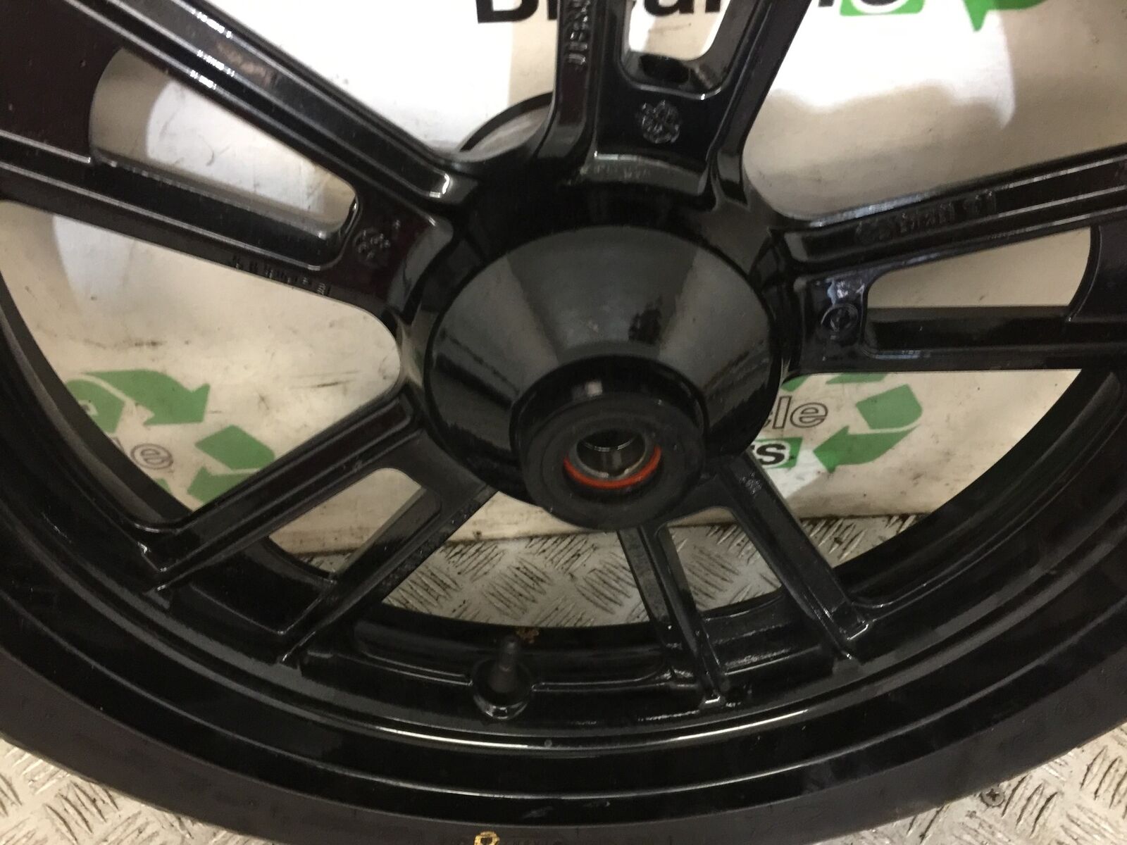 KAWASAKI VN 650 VULCAN FRONT WHEEL   YEAR 2017-2021 (STOCK 811)