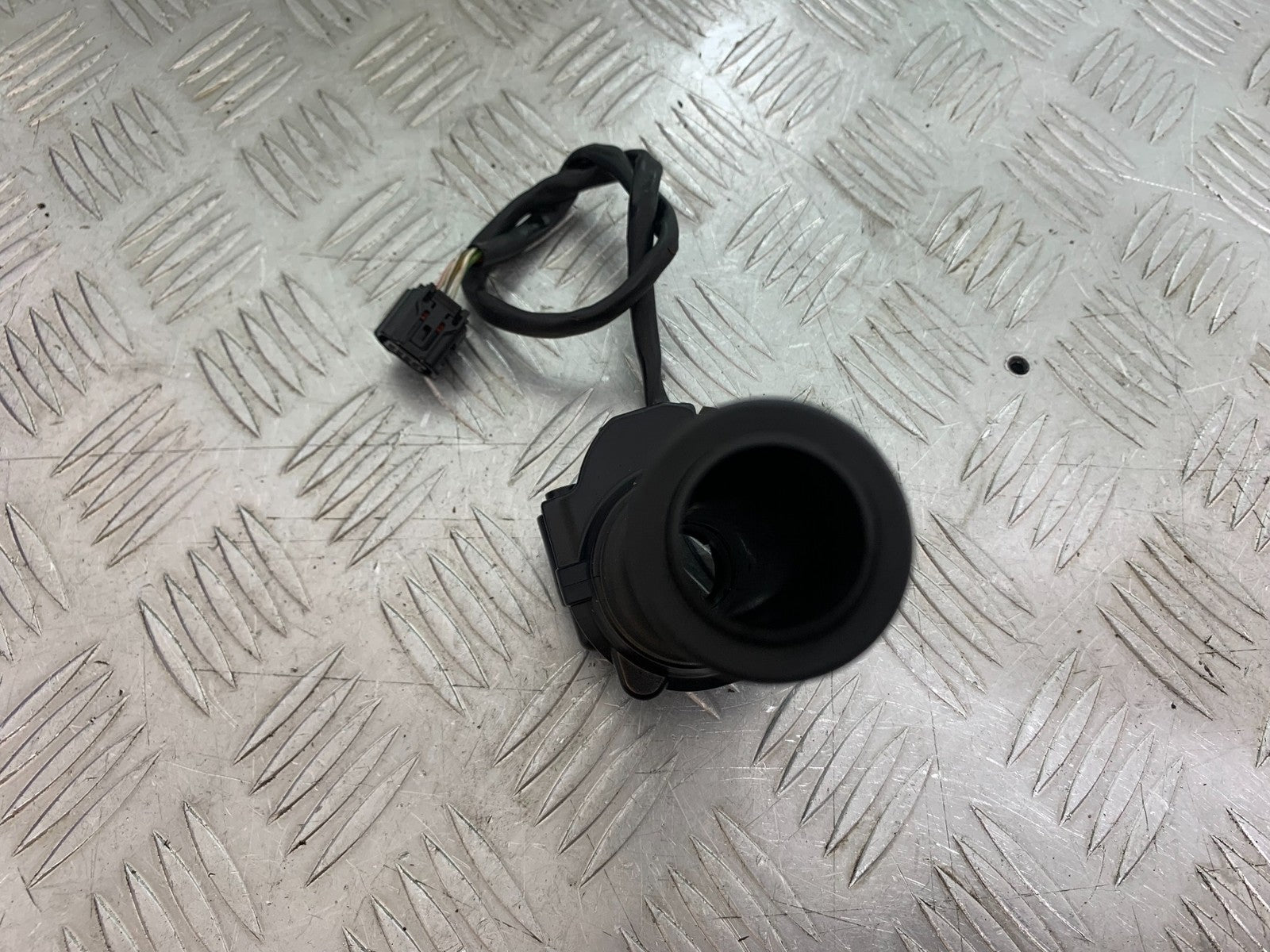 DUCATI 1299 PANIGALE THROTTLE AND TWIST GRIP   YEAR 2016 (CMB 1187)
