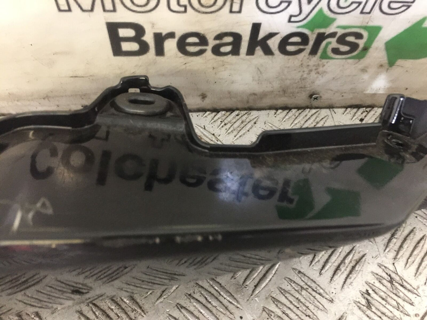 YAMAHA MT09 MT-09 LEFT SEAT PANEL  YEAR 2019 (STOCK 730)