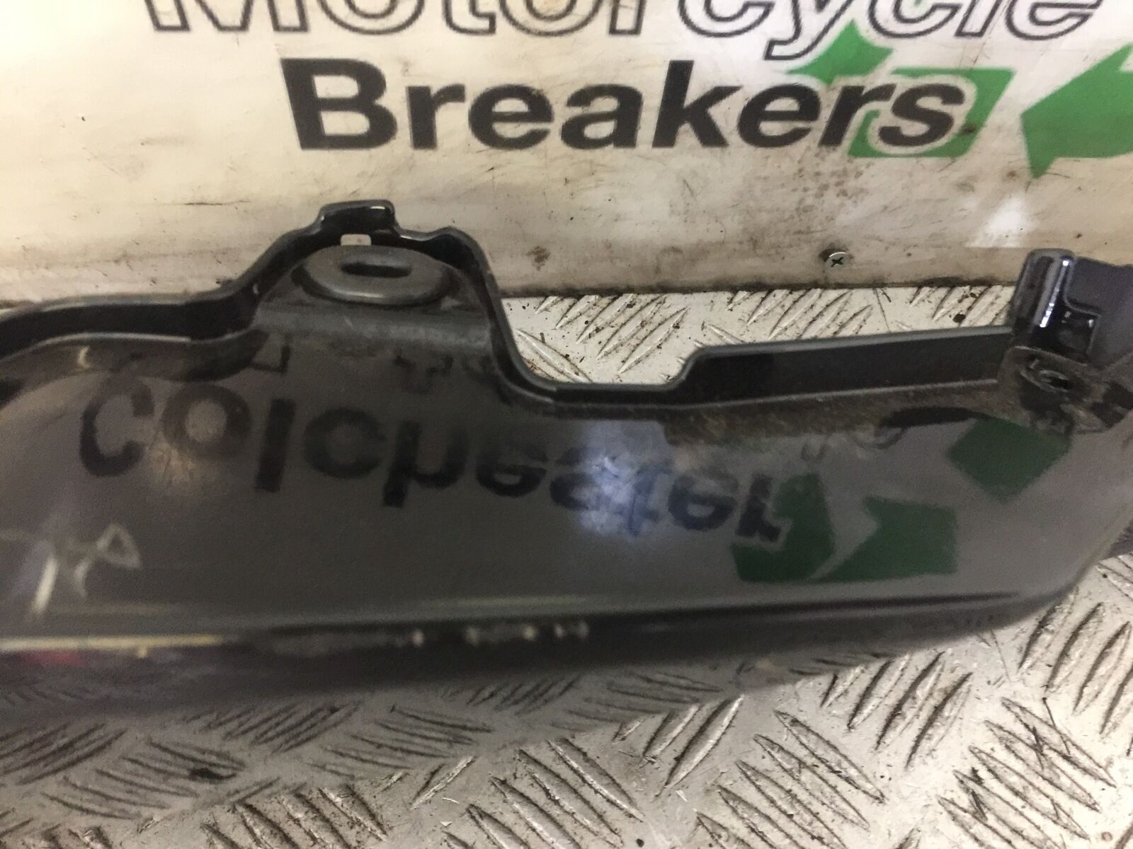 YAMAHA MT09 MT-09 LEFT SEAT PANEL  YEAR 2019 (STOCK 730)