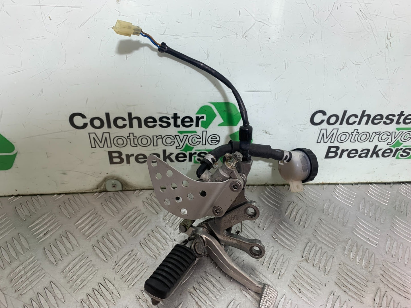 KAWASAKI ZX9R ZX9 R FRONT RIGHT HANGER YEAR 1998-1999 (CMB1329)