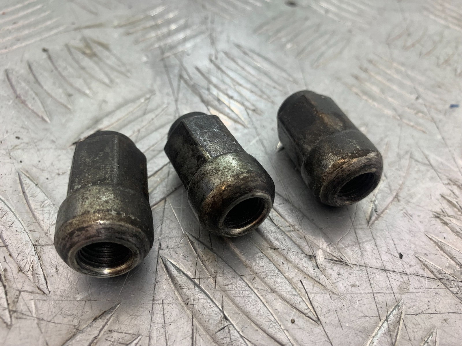 HONDA VFR800 PRE V-TEC 3 X REAR WHEEL NUTS  YEAR 1998-2001 (CMB1233)