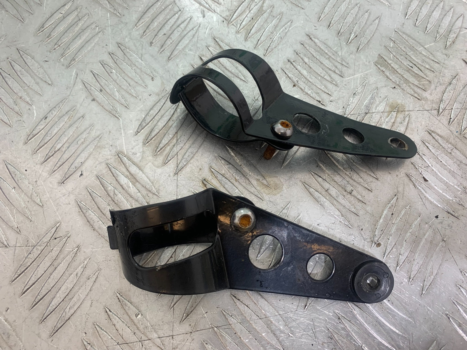 YAMAHA XV535 XV 535 VIRAGO HEADLIGHT BRACKETS    YEAR 1994-02 (CMB1162)