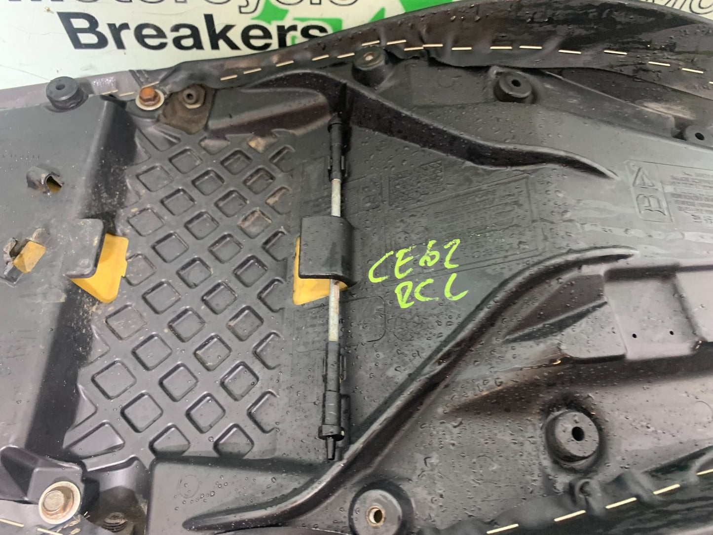 TRIUMPH 675 STREET TRIPLE R SEAT  YEAR 2013 - 2016 (CMB1221)