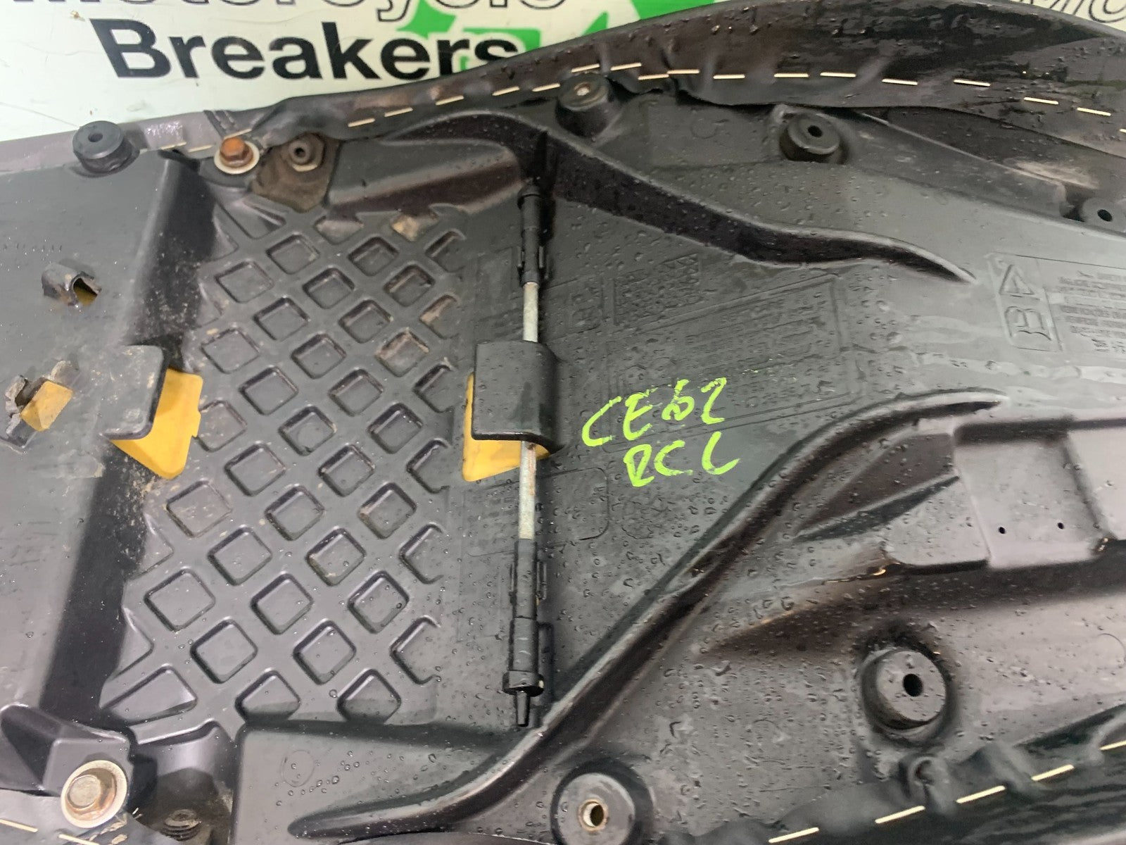 TRIUMPH 675 STREET TRIPLE R SEAT  YEAR 2013 - 2016 (CMB1221)
