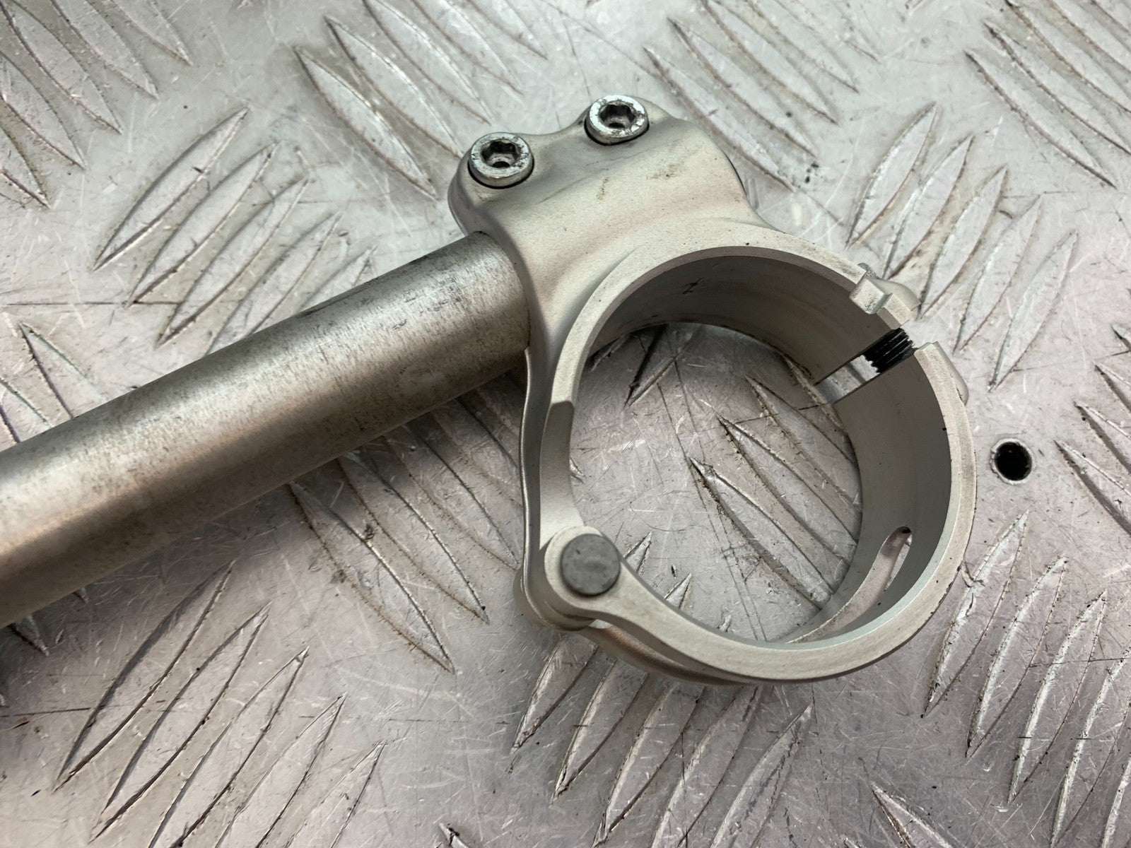 DUCATI 1299 PANIGALE LEFT HANDLEBAR YEAR 2016 (CMB 1187)