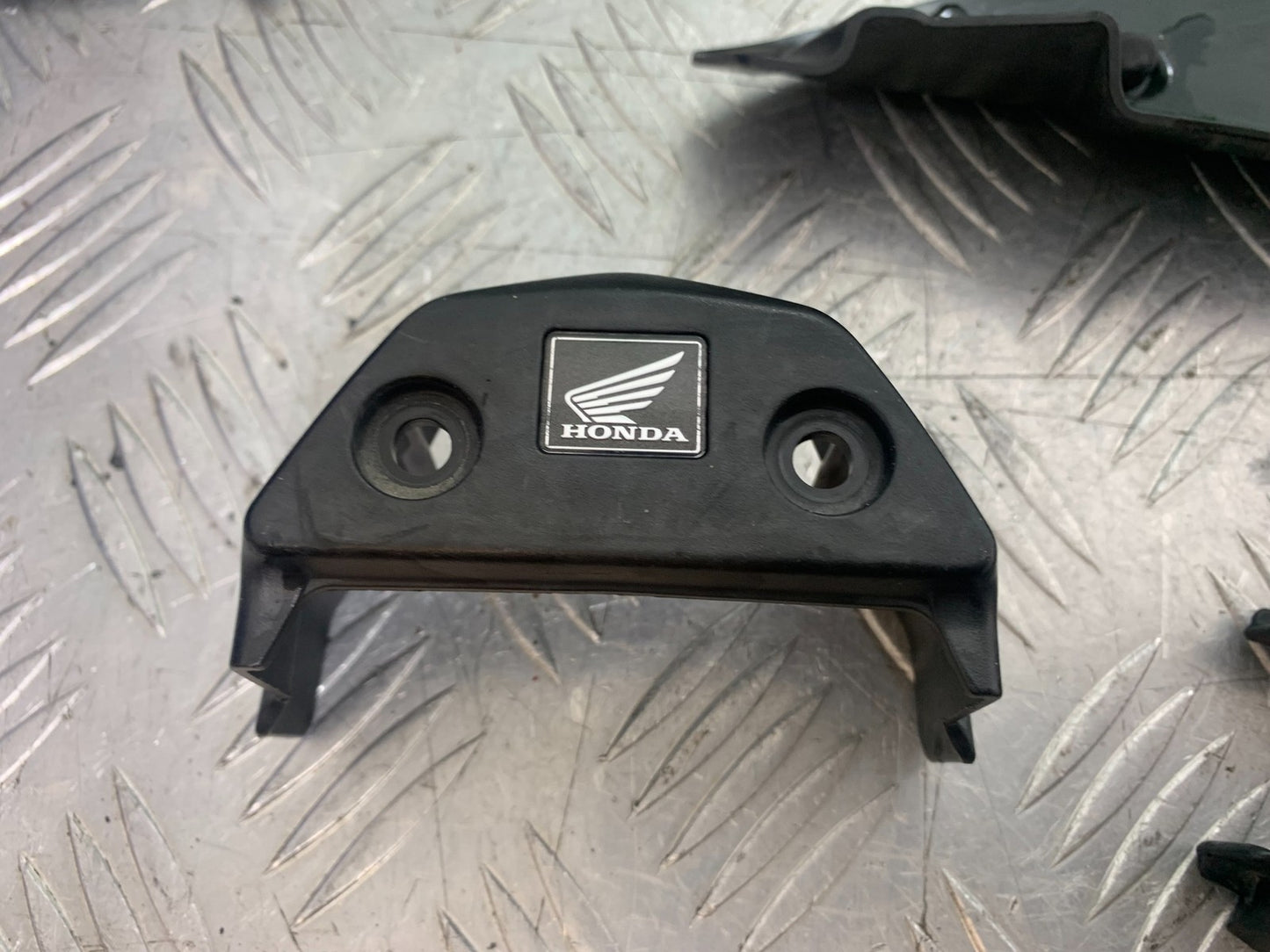 HONDA CBR1000 rr FIREBLADE BOTTOM INFILL PANELS  YEAR 2006 (CMB1220)