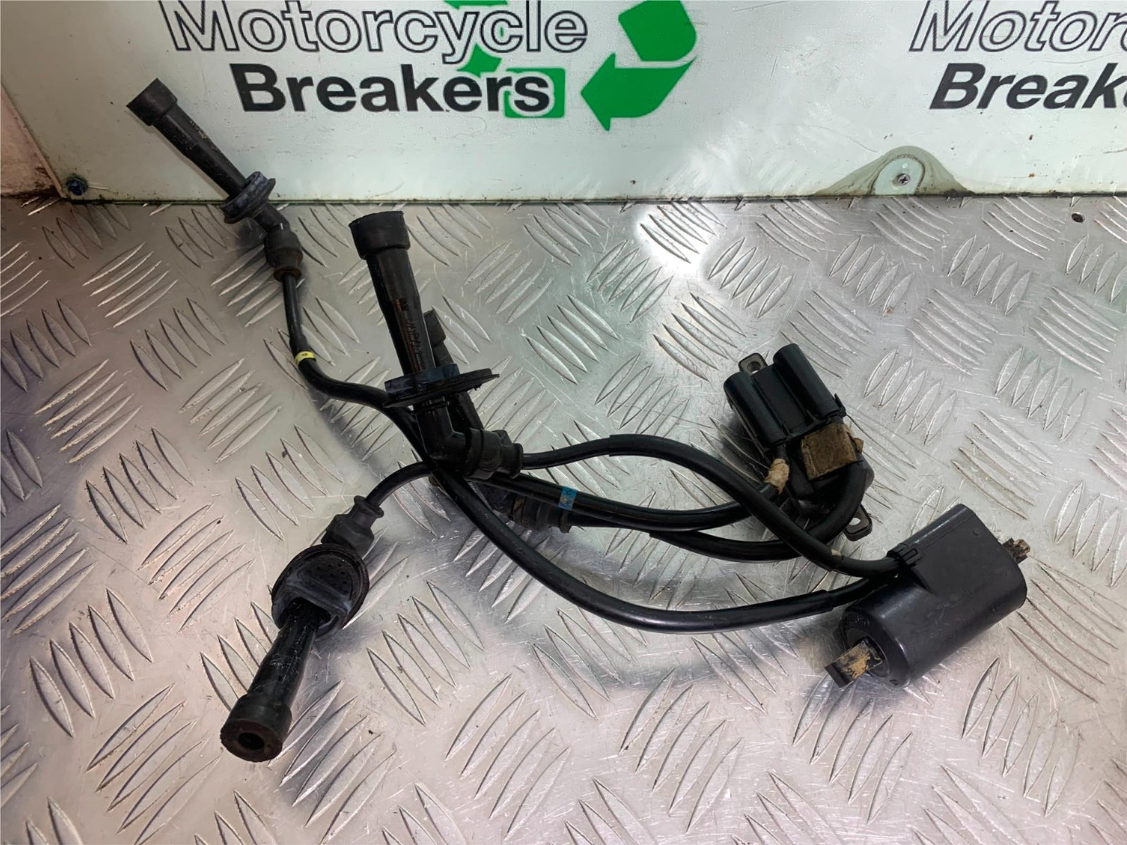 SUZUKI GSF1200  GSF 1200 BANDIT COILS AND CAPS   YEAR 1997-2000 (CMB1149)
