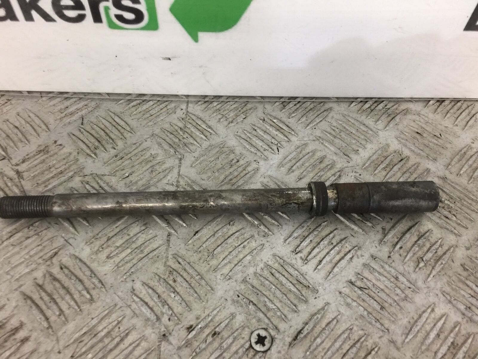 YAMAHA XMAX 125 XMAX-125 FRONT WHEEL SPINDLE   YEAR 2011