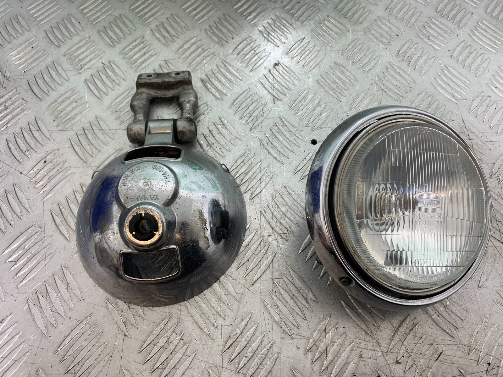 YAMAHA XV1100 XV 1100 VIRAGO HEADLIGHT AND BACKING  1990-1999 (CMB1243)