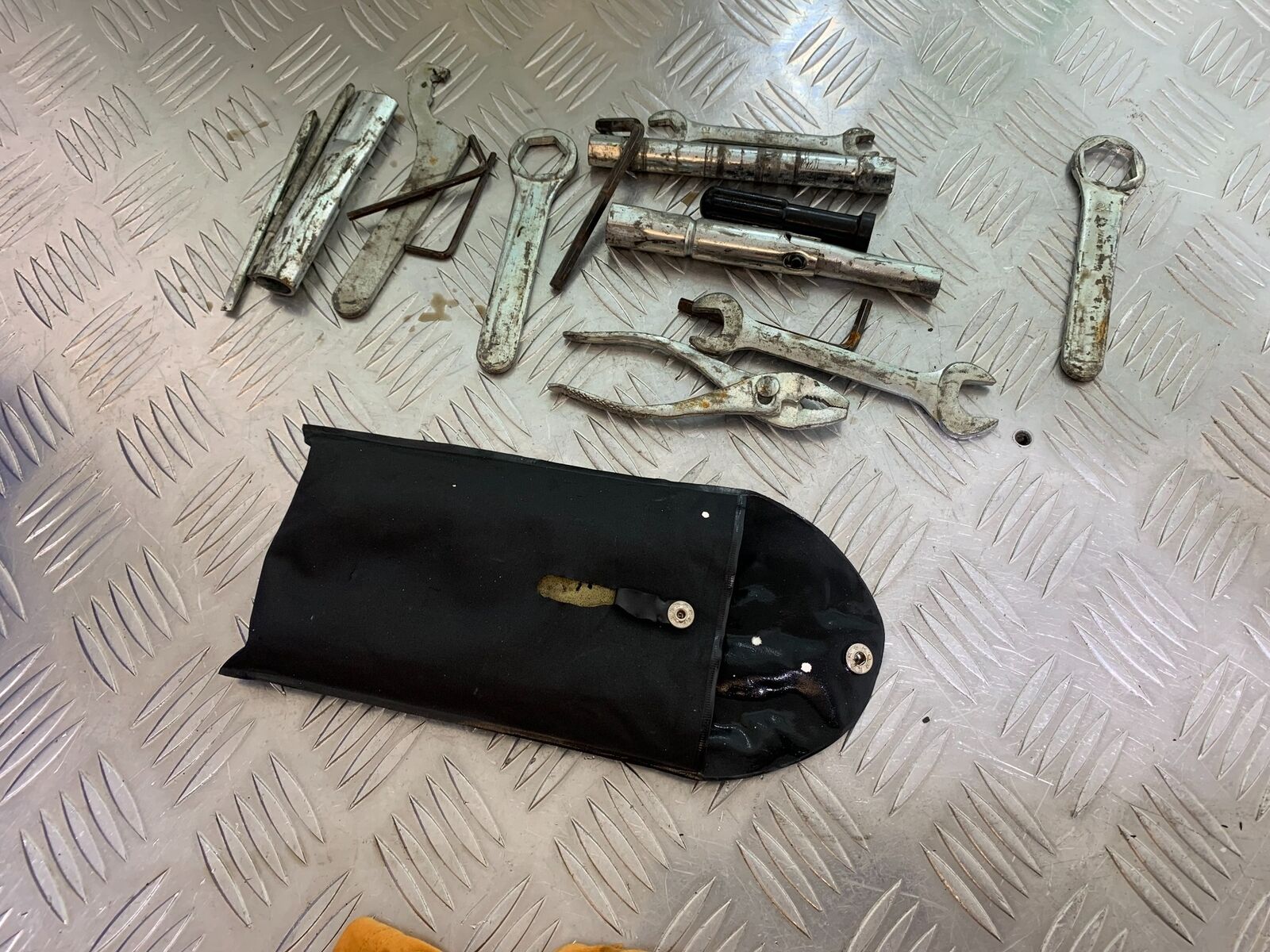 SUZUKI SV650 SV 650 TOOL KIT   YEAR 2003-2006 (CMB1014)