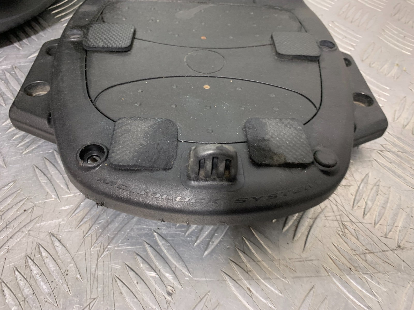 KAWASAKI GTR1400 GTR 1400 TOP BOX PLATE AND KEY YEAR 2007-2009 (CMB1306)