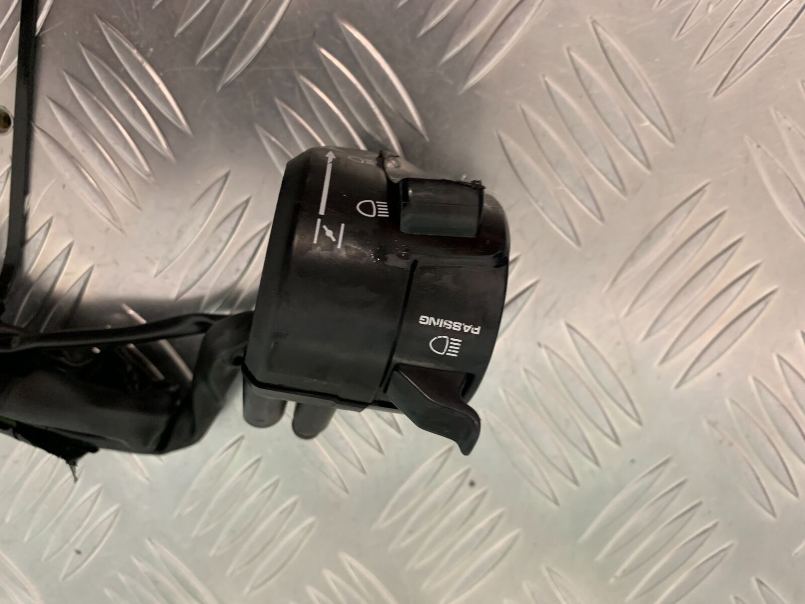 HONDA CBR1100 BLACKBIRD LEFT SWITCH GEAR YEAR 1996-1998 (STOCK 936)