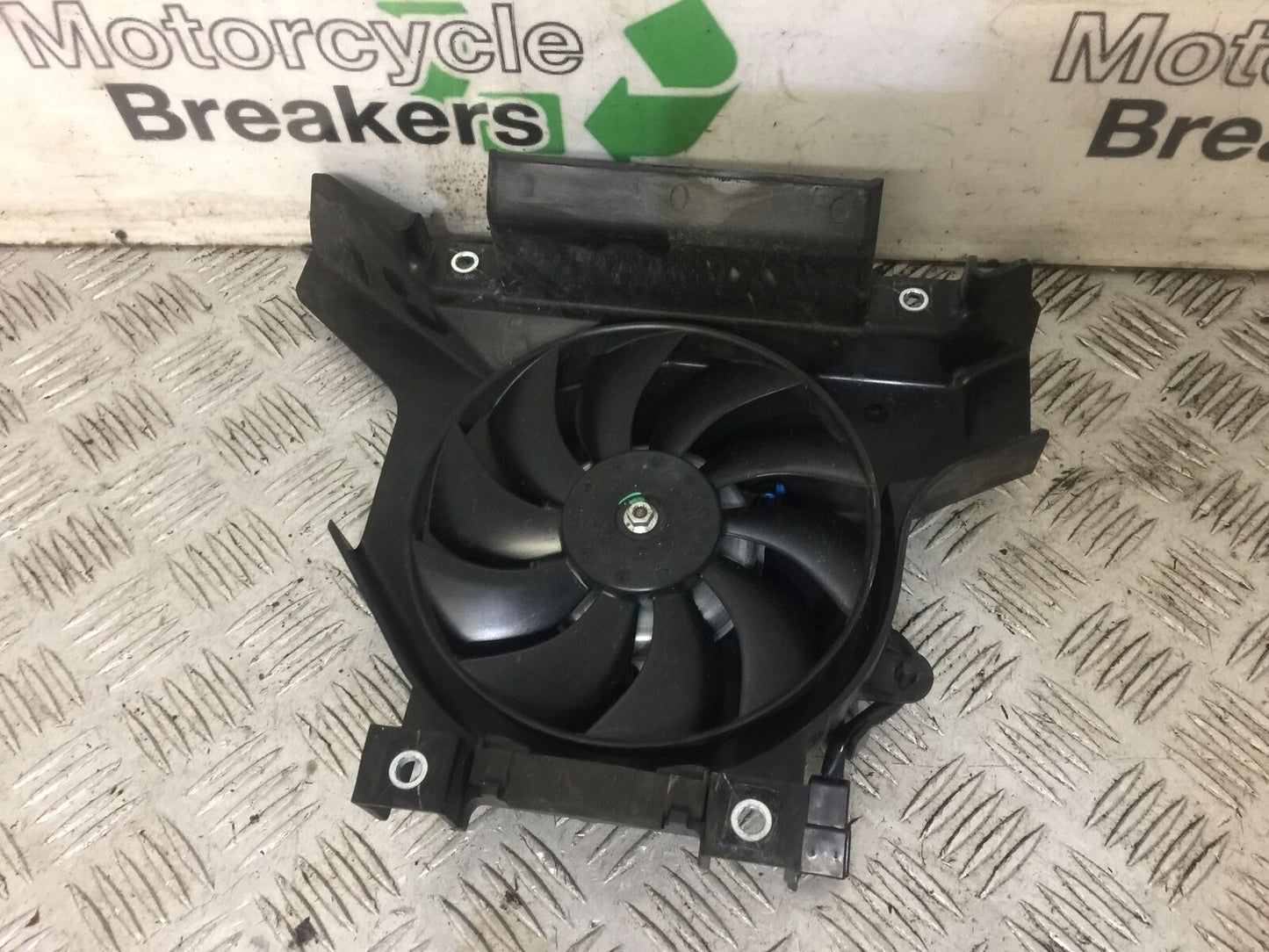 KAWASAKI Z400 Z 400 RADIATOR FAN YEAR 2019  (STOCK 672)