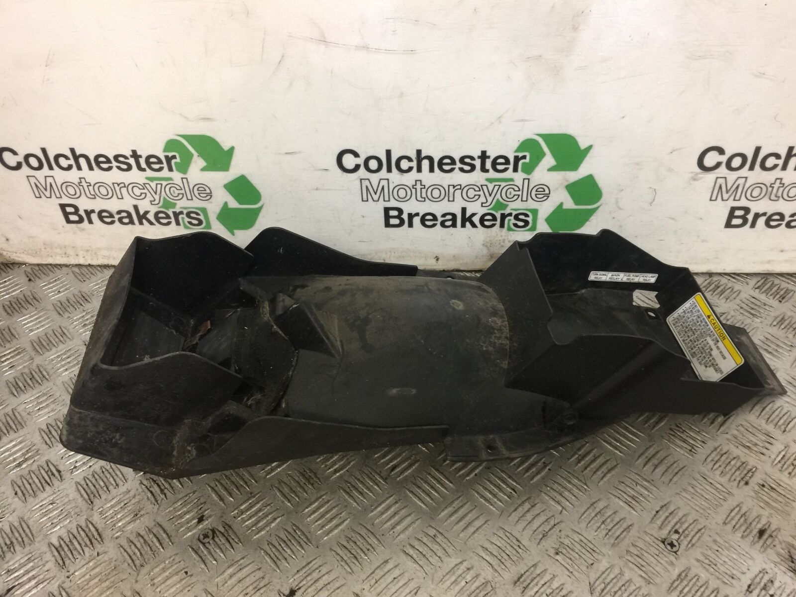 HYOSUNG GT250 COMET UNDERTRAY  YEAR 2007 (STOCK 682)