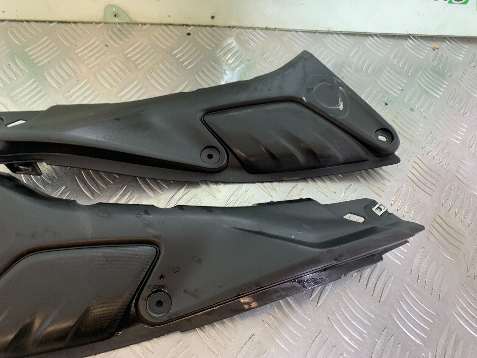 YAMAHA MT 125 MT125 LEFT AND RIGHT SIDE INFILLS  YEAR 2021-2024 ABS (CMB1010)