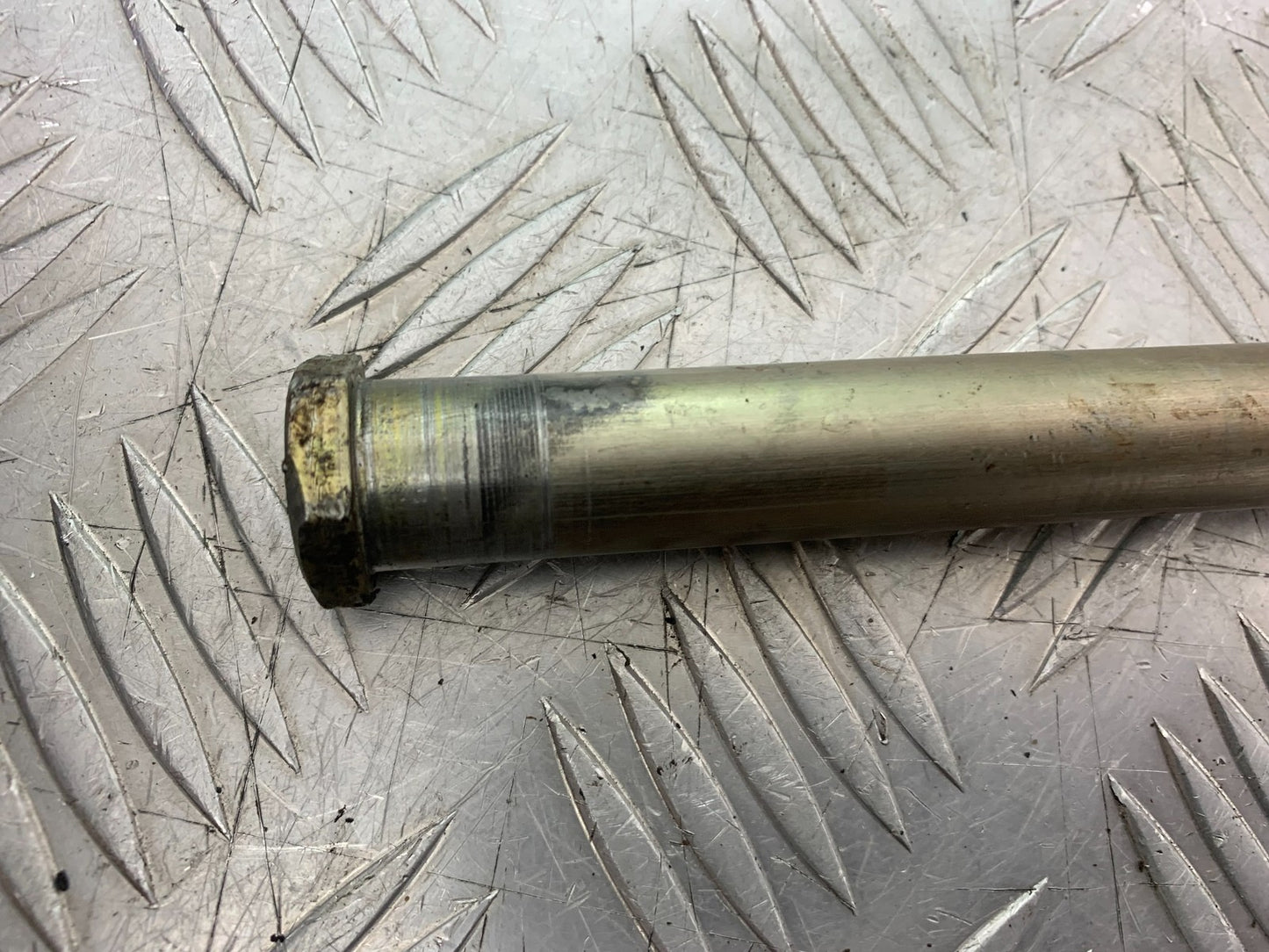 SUZUKI GSX1100 G GSX 1100 G SWINGARM  SPINDLE 1991-1996 (CMB1283)