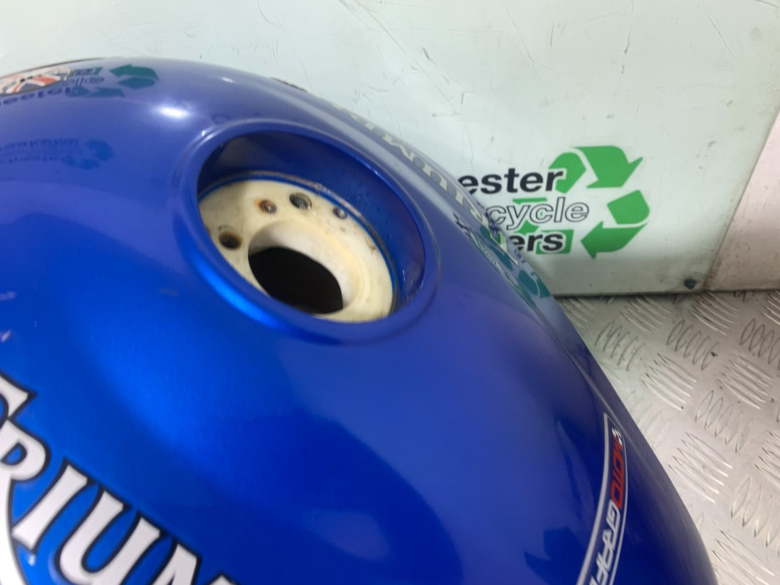 TRIUMPH 1050 SPRINT ST PETROL TANK  2004-2007 (CMB1197)