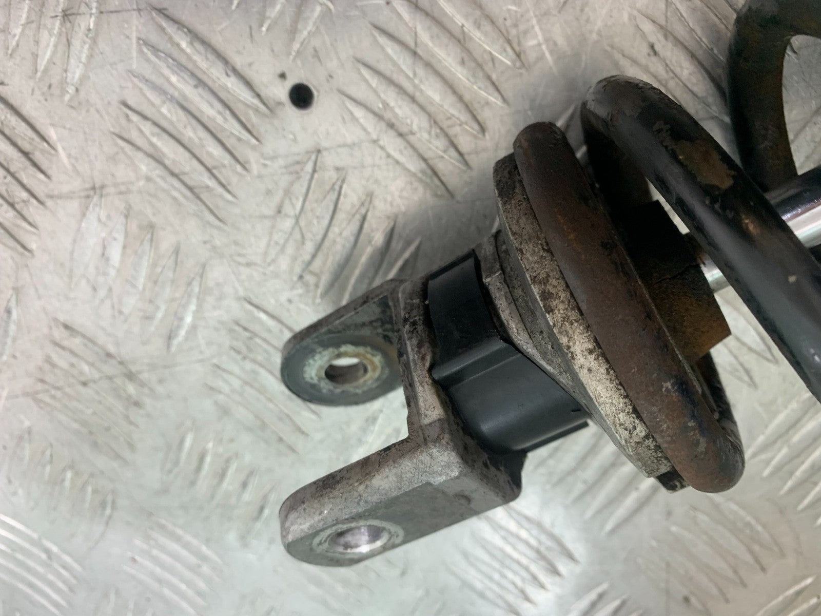 KAWASAKI ZZR1100 D REAR SHOCK   YEAR 1993-2001 (CMB1289)