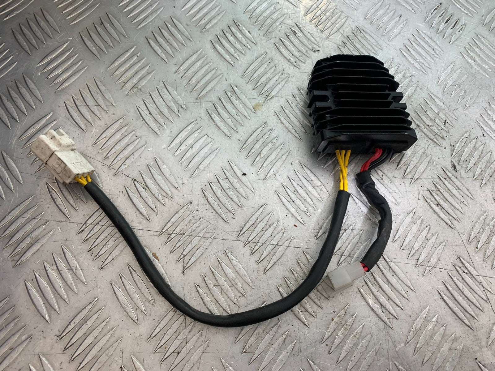APRILIA TUONO 1000 V4R REGULATOR  YEAR 2011-13  (CMB1316)