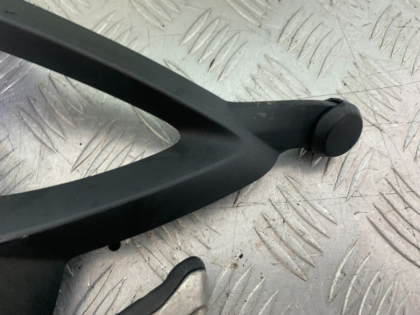 TRIUMPH 1050 SPRINT GT LEFT REAR HANGER AND PEG  YEAR 2010-2016 (CMB1250)
