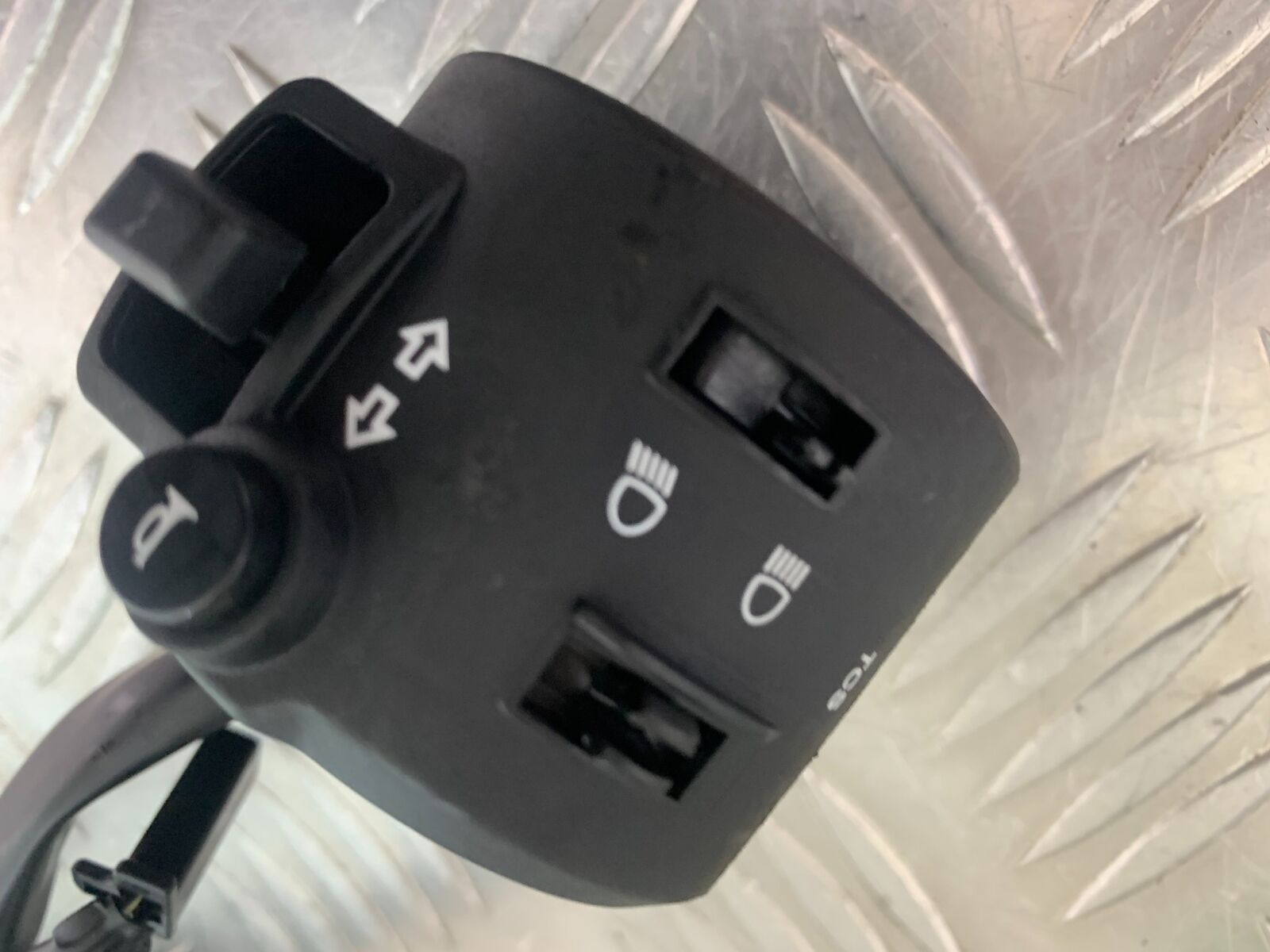 YAMAHA XSR900 XSR 900 LEFT SWITCH GEAR  YEAR 2021-2022 (CMB1073)