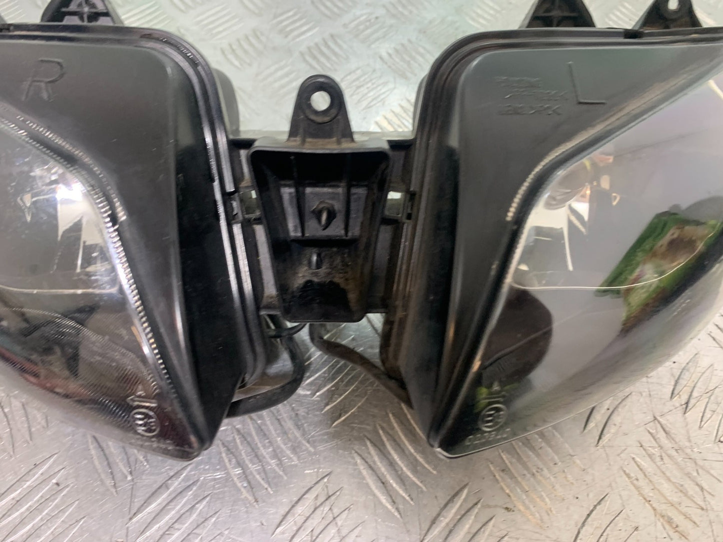 YAMAHA YZF R1 4XV HEADLIGHT  YEAR 1998-99 (CMB1291)