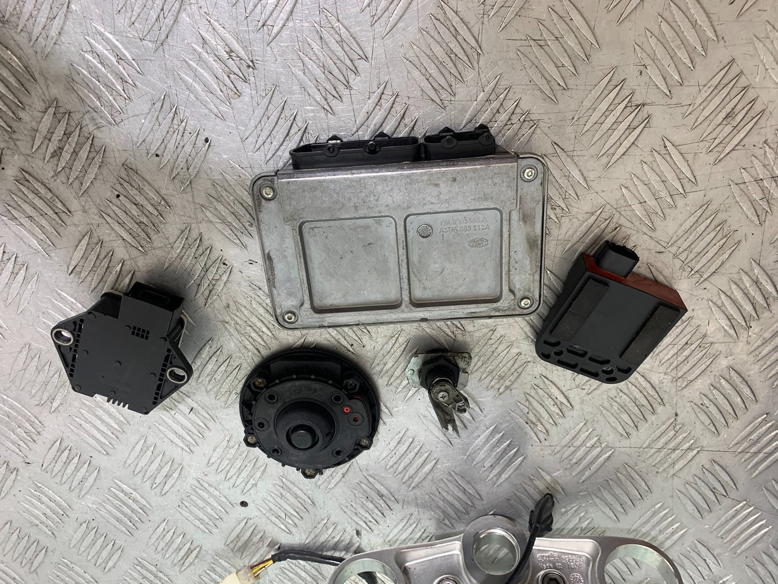 APRILIA TUONO 1000 V4R ECU LOCKS KEYS  YEAR 2011-13  (CMB1316)