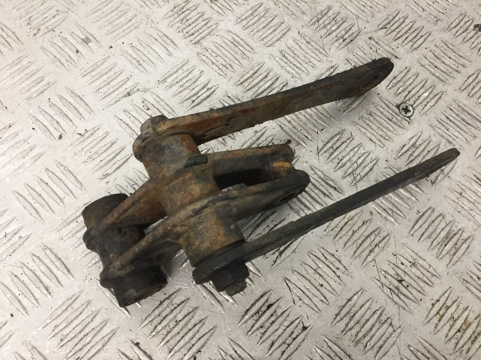 KAWASAKI NINJA 250 R EX250 REAR SHOCK LINKAGE  YEAR 2008  (STOCK 879)