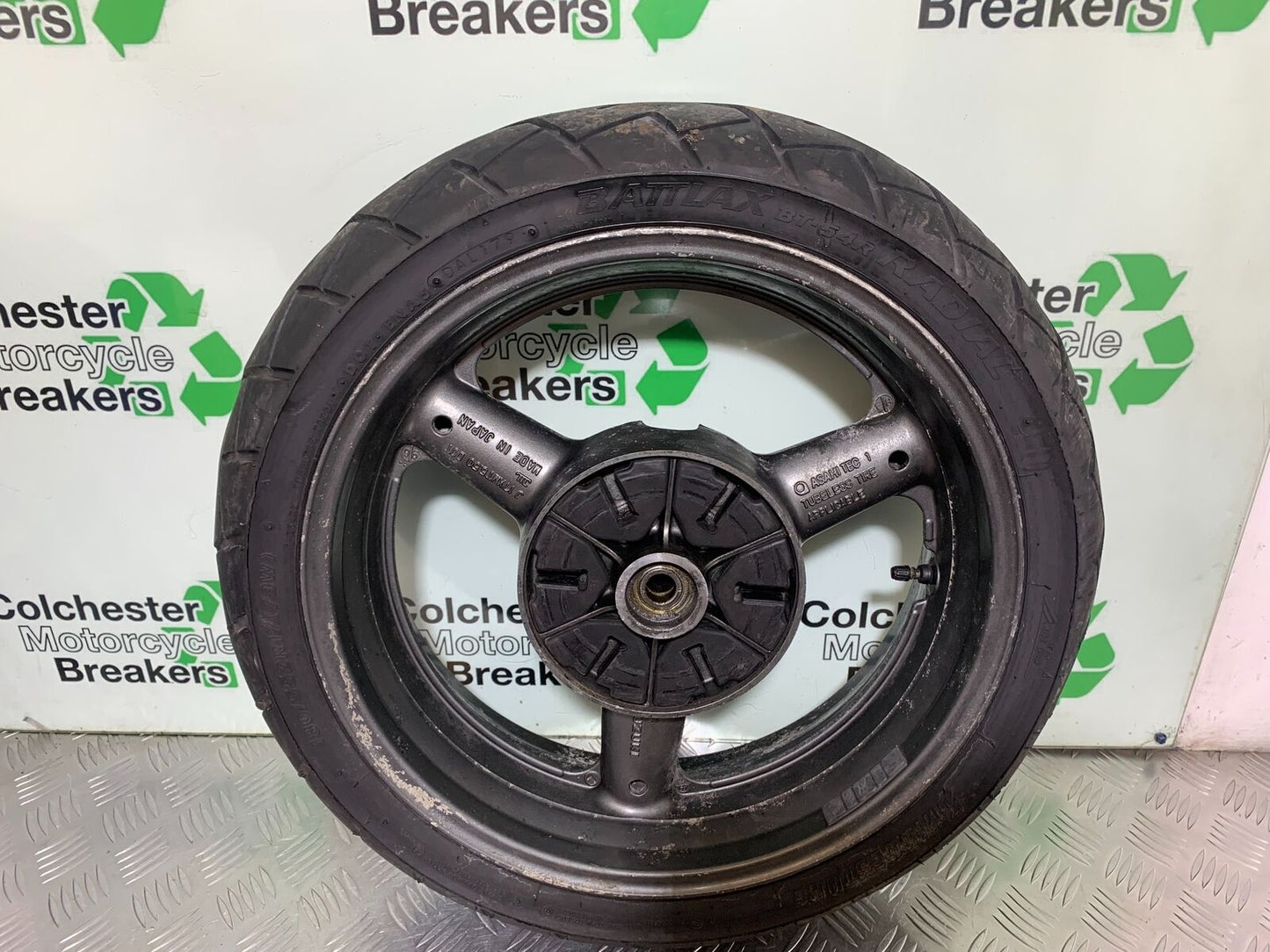 SUZUKI RF900 RF 900 REAR WHEEL   YEAR 1994-1999 (CMB1020)
