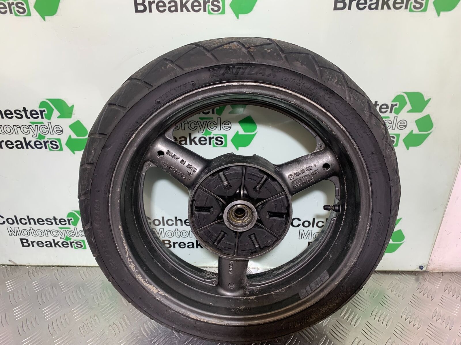 SUZUKI RF900 RF 900 REAR WHEEL   YEAR 1994-1999 (CMB1020)