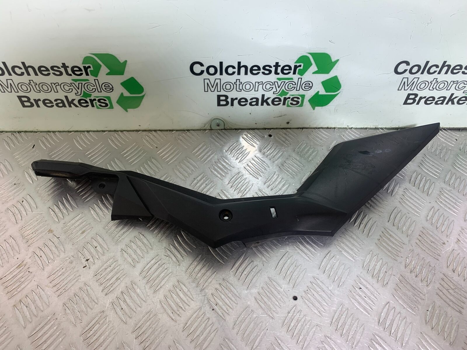 SUZUKI DL 650 V-STROM RIGHT SIDE INFILL PANEL YEAR 2020 (CMB1117)