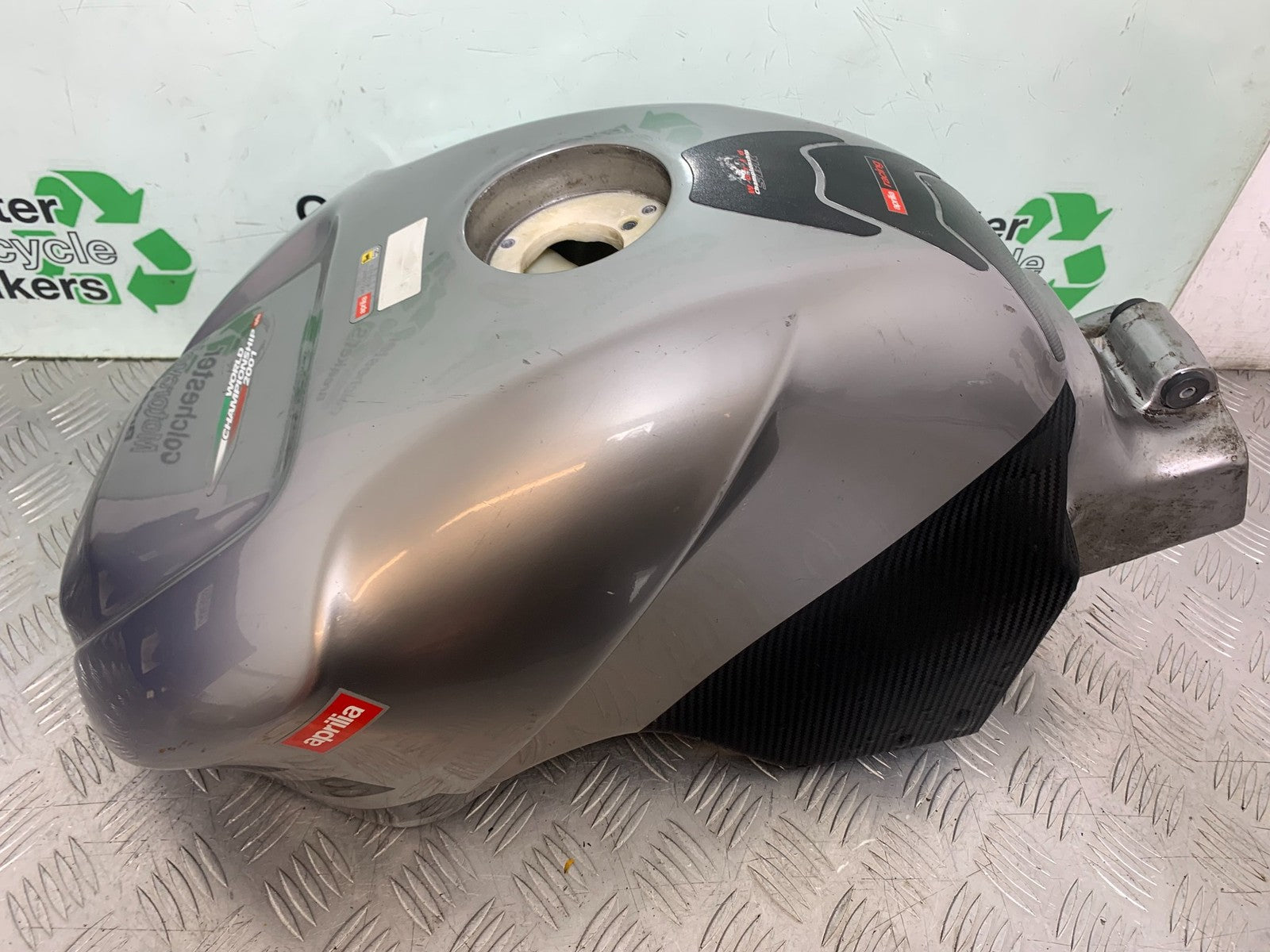 APRILIA RSV1000 RSV 1000 MILLE PETROL TANK   1998- 2003 (CMB1184)