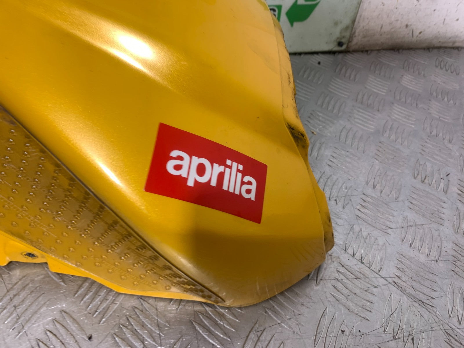 APRILIA TUONO 1000 V4R PETROL TANK   YEAR 2011-13  (CMB1331)