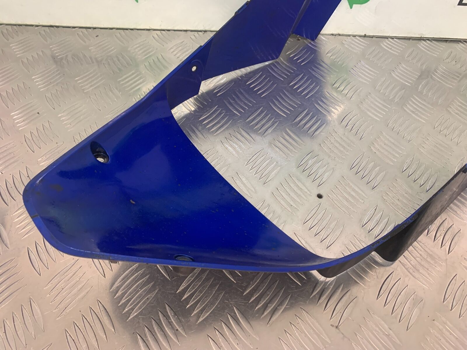 HONDA CBR1100 BLACKBIRD FAIRING V-PIECE   YEAR 1999-05 (STOCK 961)