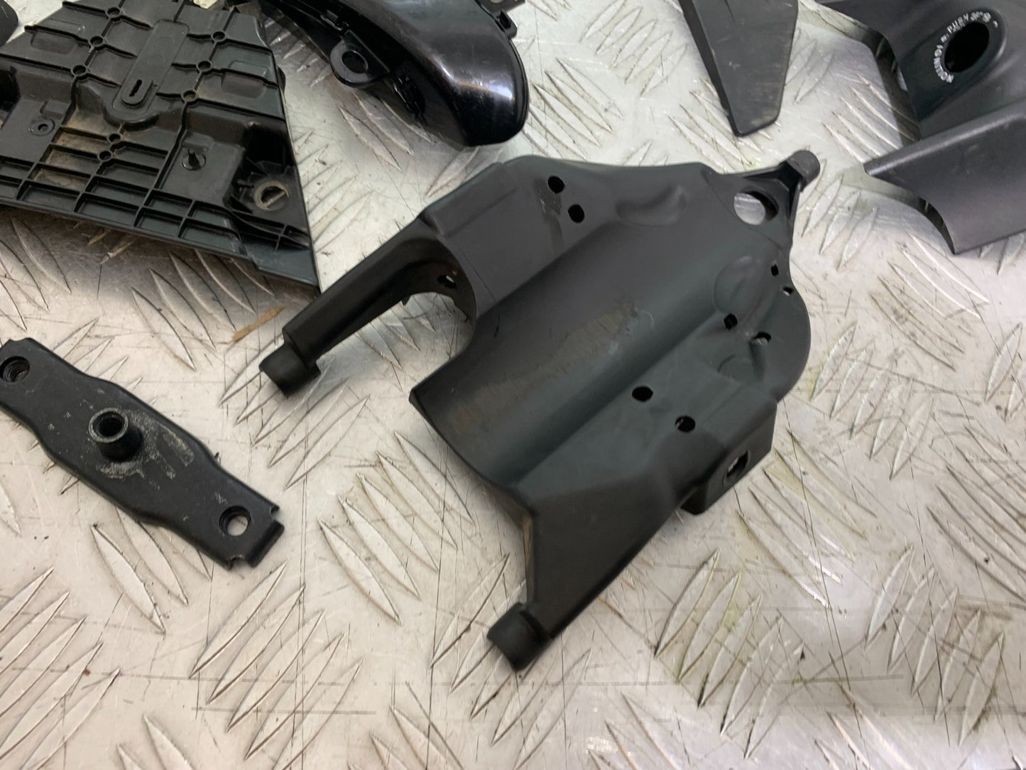 KTM 125 DUKE INFILLS AND BRACKETS  YEAR 2018-2023 (CMB1185)