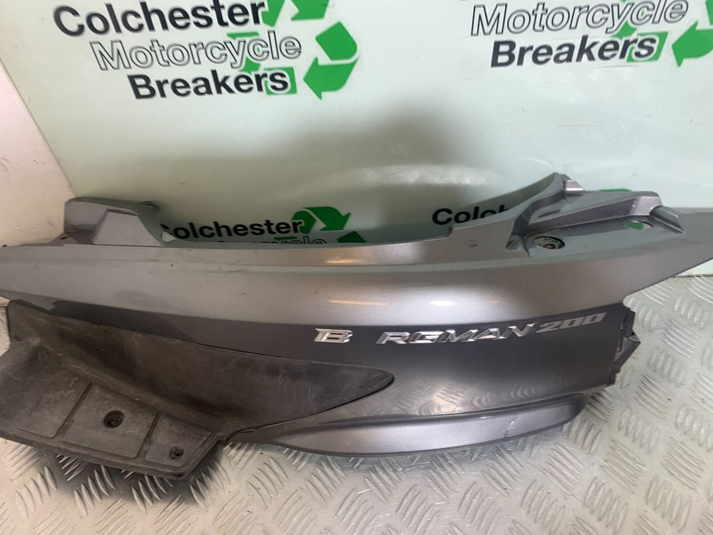 SUZUKI AN 200 UN 200 BURGMAN LEFT SEAT PANEL YEAR 2007-09 (CMB1128)