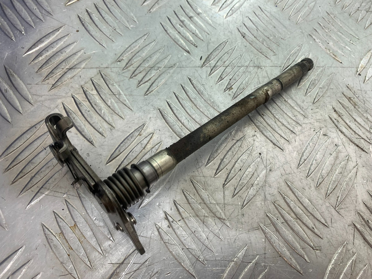TRIUMPH 675 STREET TRIPLE GEAR SHAFT  2013-2016 (CMB1186)